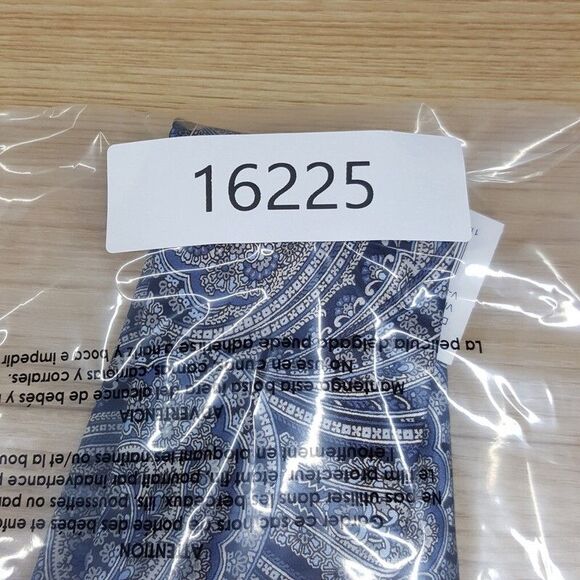 BLOOMINGDALES MENS STORE Neck Tie Gray Paisley 100% Silk Classic - Picture 5 of 5